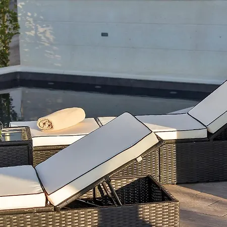 Modern Selina Nera With Heated Pool & Sea View In Μακάρσκα