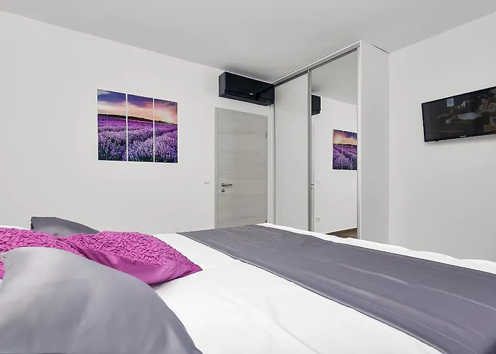 Modern Selina Nera With Heated Pool & Sea View In Villa Makarska