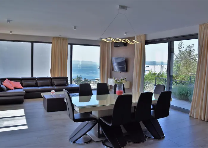 Modern Selina Nera With Heated Pool & Sea View In Makarska