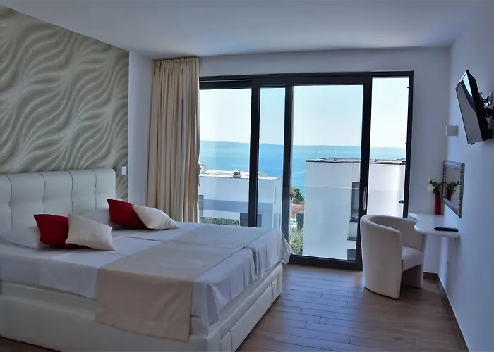 Modern Selina Nera With Heated Pool & Sea View In Villa Makarska