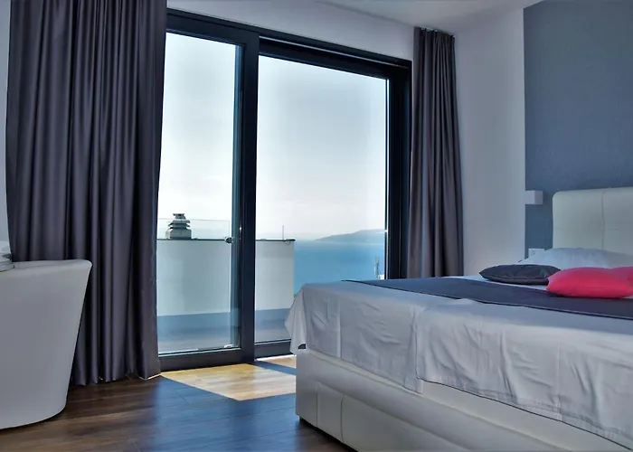 Modern Selina Nera With Heated Pool & Sea View In Villa Makarska