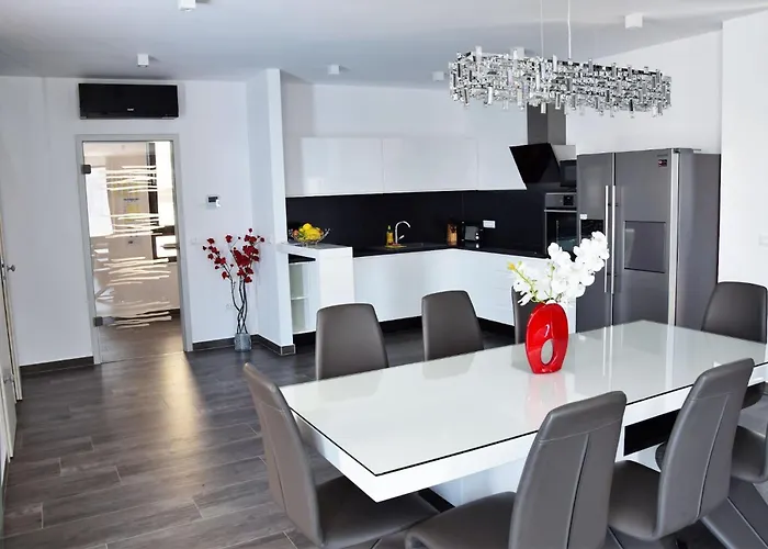 Modern Selina Nera With Heated Pool & Sea View In Makarska